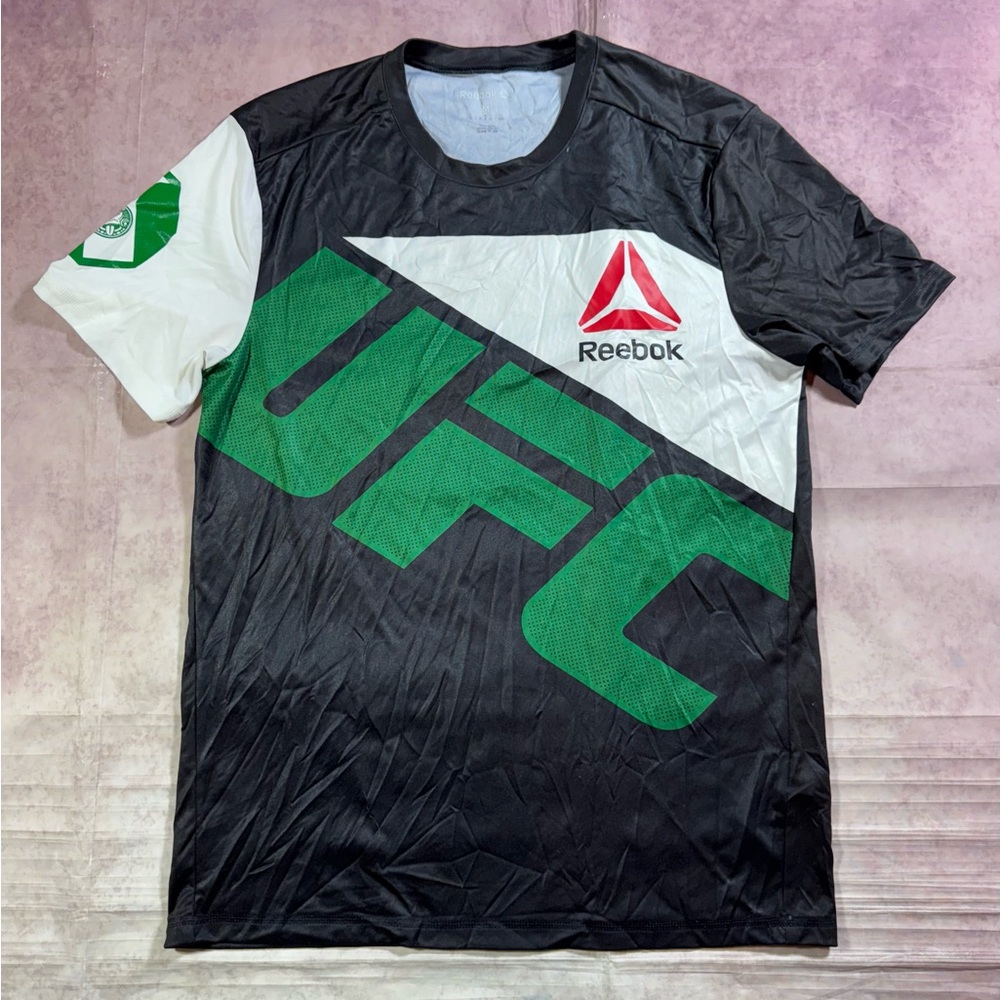 Reebok UFC Men's Walk Out T-Shirt Sz Medium Mexico Insignia Graphic MMA Fighter